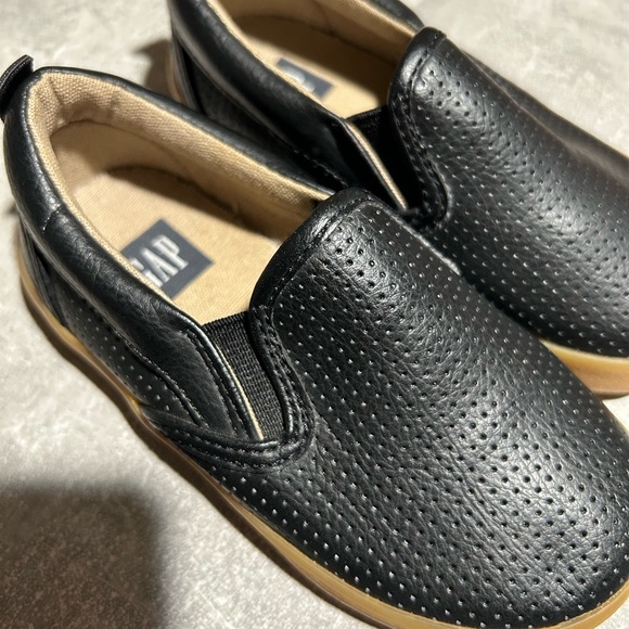 Gap toddler shoes - Picture 2 of 3